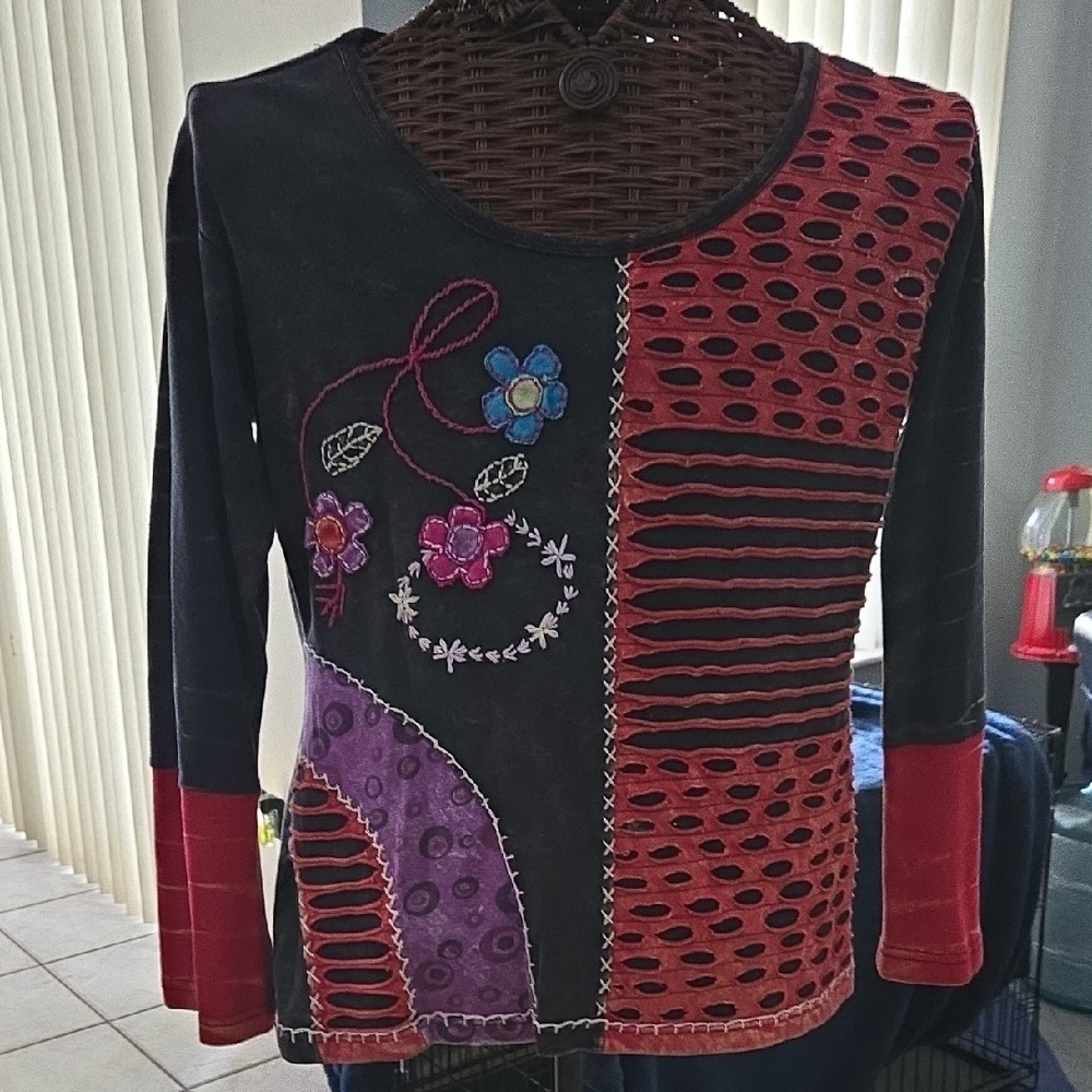 Black and Red Graphic Embellished Blouse By The Collection Royal-Size L